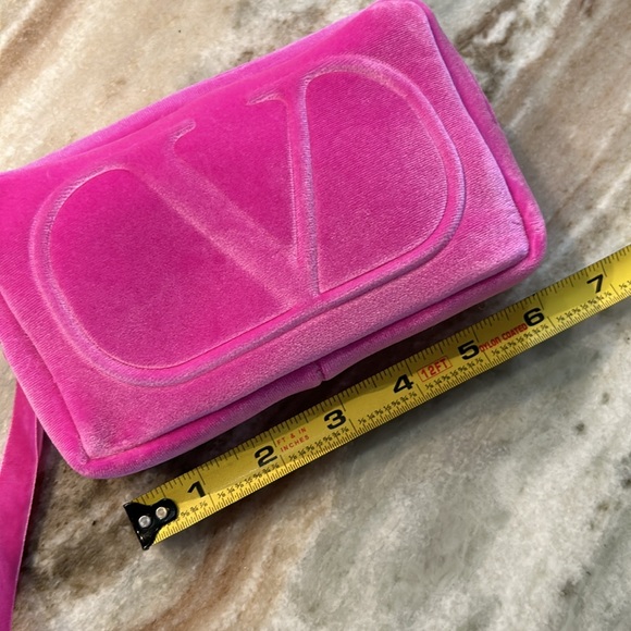 NEW ~ VALENTINO VELVET BEAUTY BAG WRISTLET - Picture 3 of 11